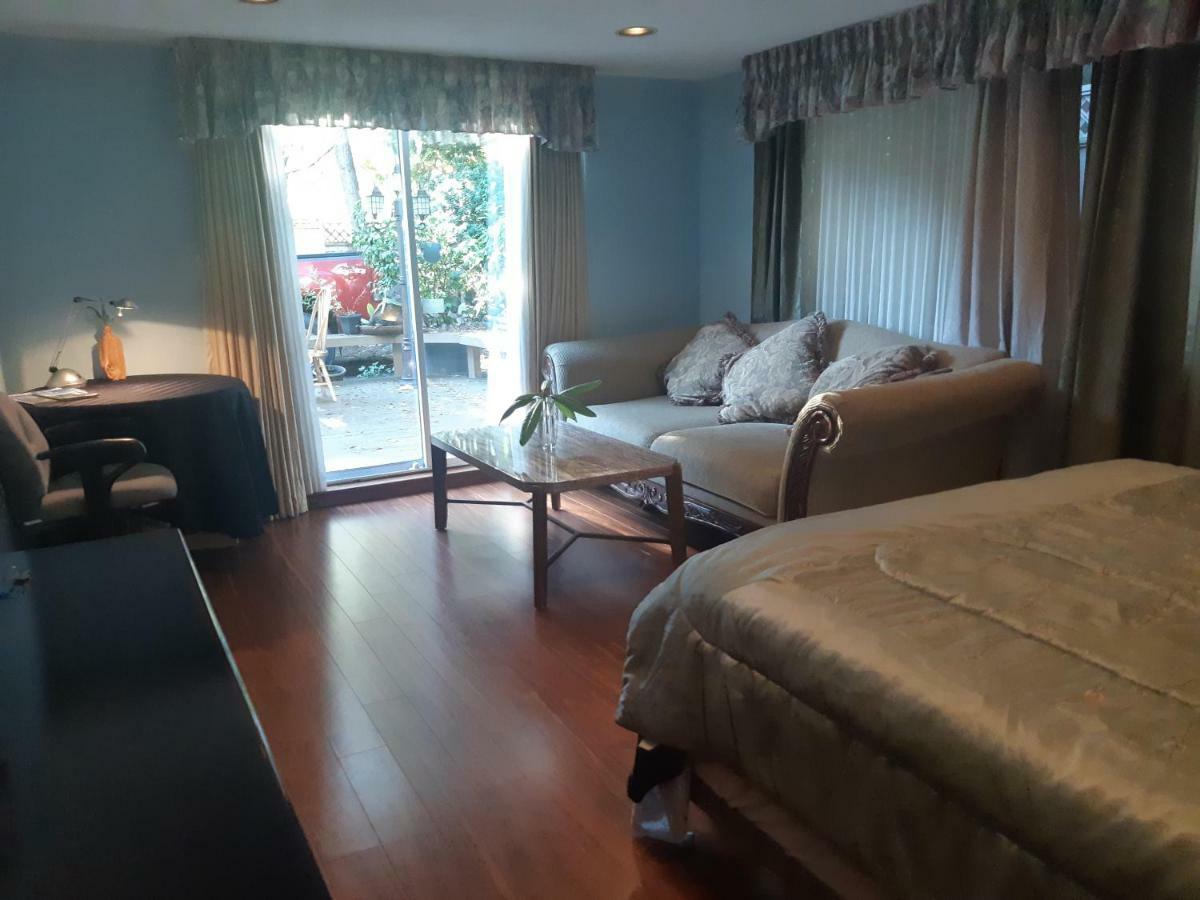 Burris Guest House Burnaby Ngoại thất bức ảnh